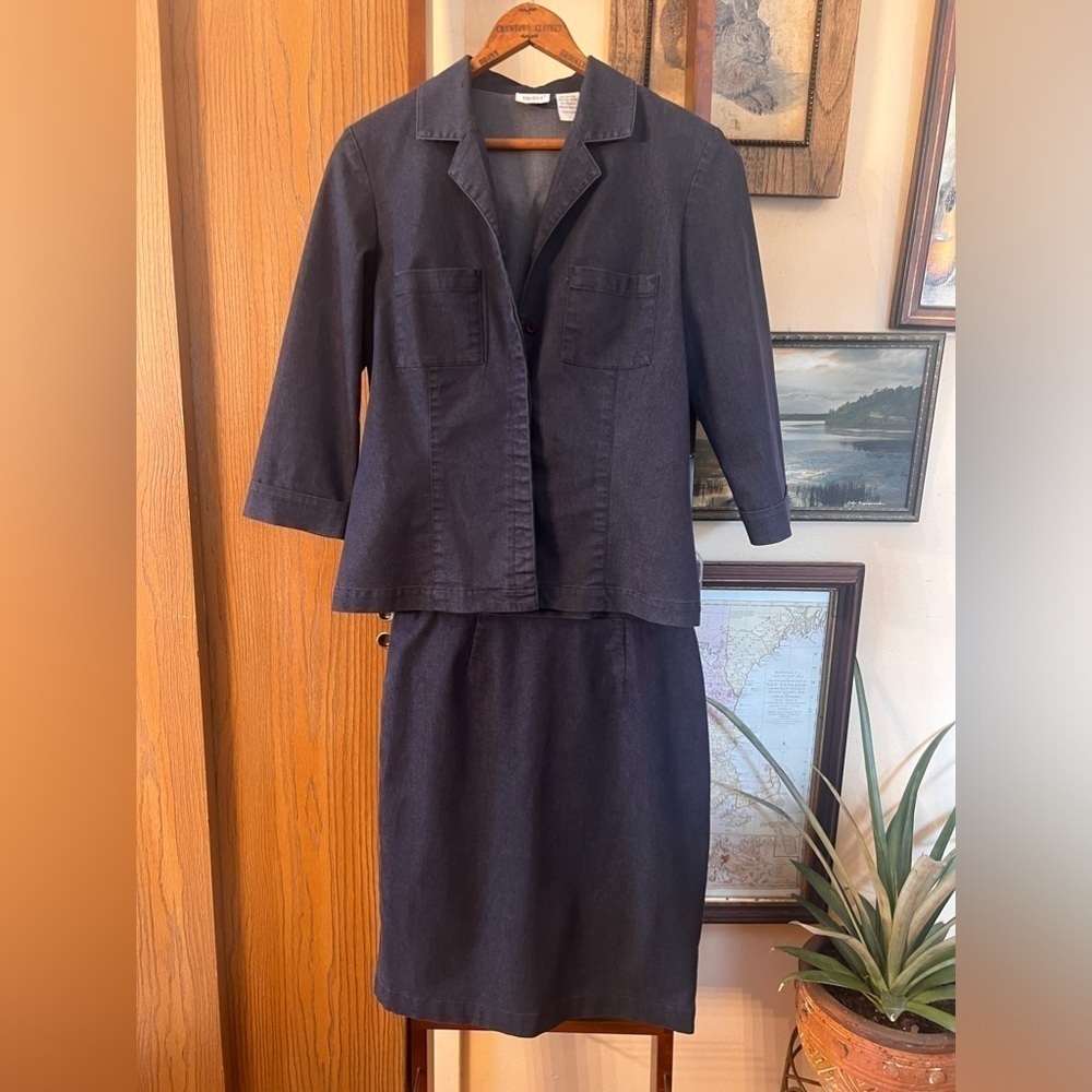 Vintage together Woman’s Skirt and Blazer 2 Piece Set Size 4